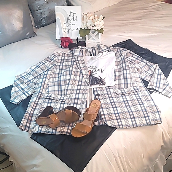 Ava & Viv Jackets & Blazers - Blazer- Women’s plus size blazer with front pockets Blue/Cream Plaid